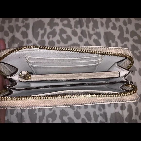 Michael kors Wallet - Picture 3 of 3